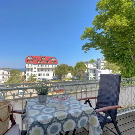Strandkoje Im Wei_en Roessl Херингсдорф